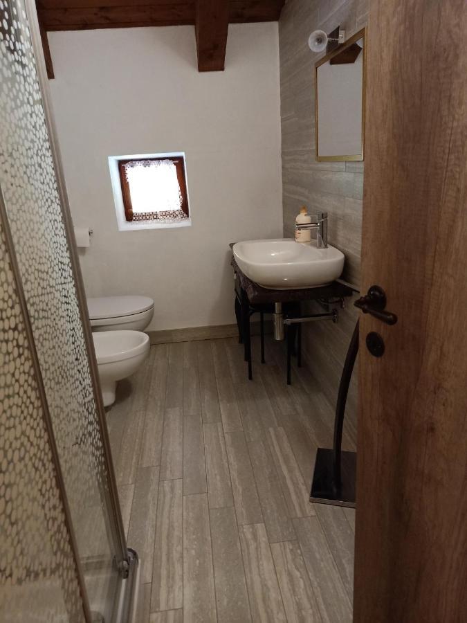 Vite Dipinte 1 Bilocale In Langa Apartment Novello Bagian luar foto