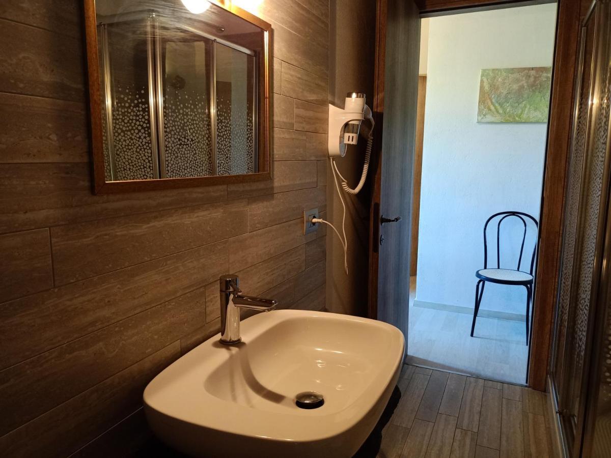 Vite Dipinte 1 Bilocale In Langa Apartment Novello Bagian luar foto
