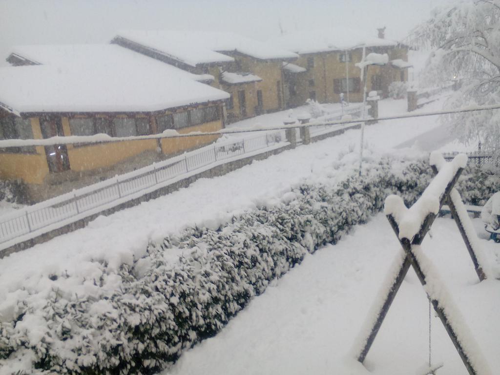 Vite Dipinte 1 Bilocale In Langa Apartment Novello Bagian luar foto