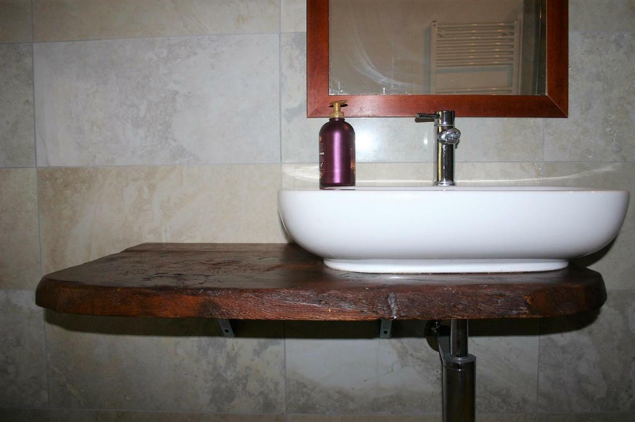 Vite Dipinte 1 Bilocale In Langa Apartment Novello Bagian luar foto